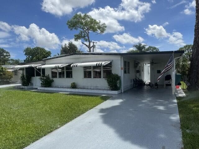 4042 Royal Manor Boulevard, Boynton Beach FL 33436 - Boynton Beach, FL - Photo 2