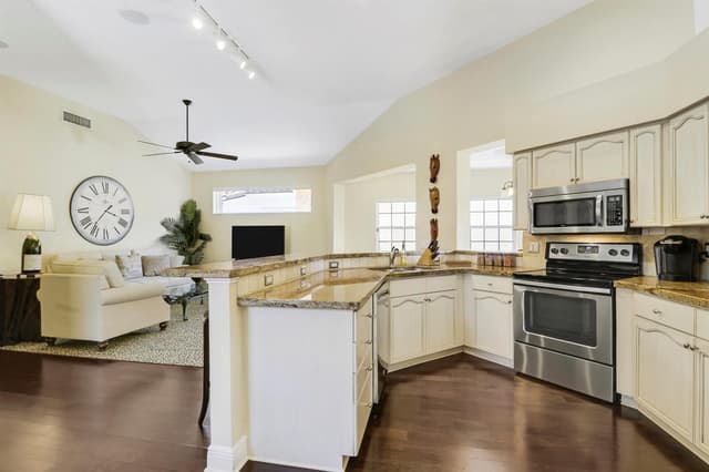 2189 Regents Boulevard, West Palm Beach FL 33409 - West Palm Beach, FL - Photo 5