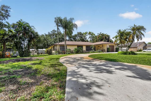 4746 CANAL Drive, Lake Worth FL 33463 - Lake Worth, FL - Photo 2