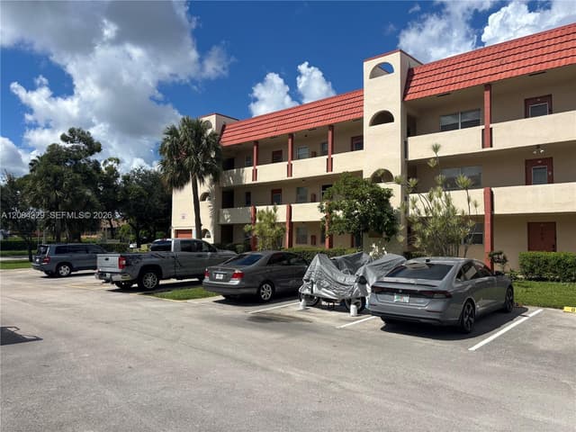 3051 E Sunrise Lakes Dr # 211, Sunrise FL 33322 - Sunrise, FL - Photo 2