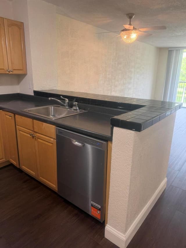 7710 NW 50th Street # 304, Lauderhill FL 33351 - Lauderhill, FL - Photo 4