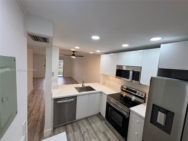 10304 Sunrise Lakes Blvd # 209, Sunrise FL 33322 - Sunrise, FL - Photo 2