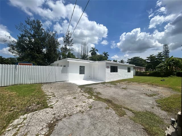1843 NW 107th St, Miami FL 33167 - Miami, FL - Photo 5