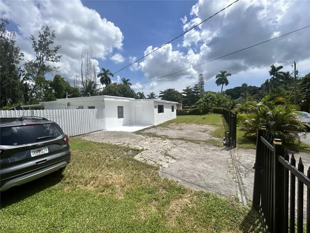 1843 NW 107th St, Miami FL 33167 - Miami, FL - Photo 4