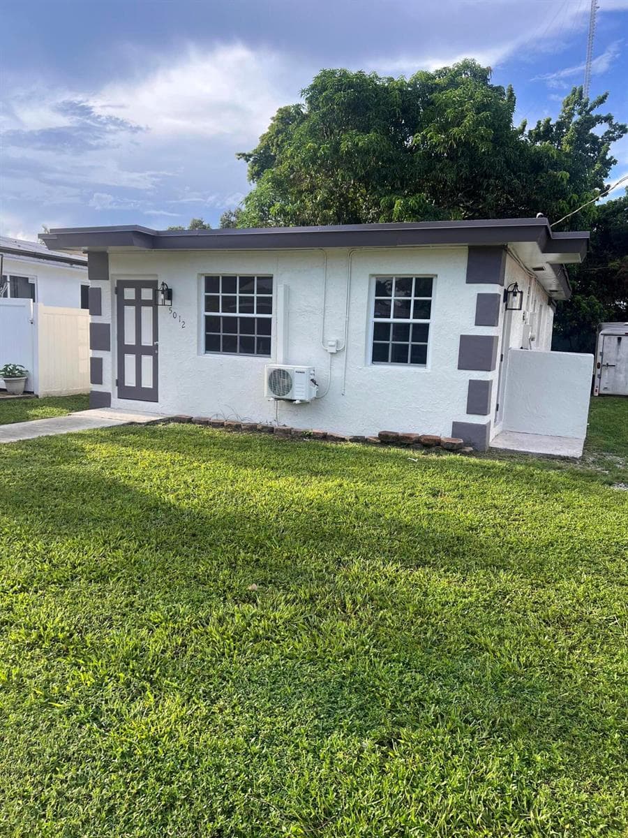 5012 SW 22ND Street, West Park FL 33023