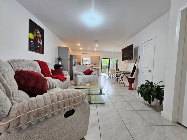 300 NE 12th St, Florida City FL 33034 - Florida City, FL - Photo 7