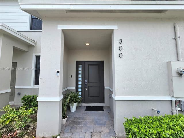300 NE 12th St, Florida City FL 33034 - Florida City, FL - Photo 3