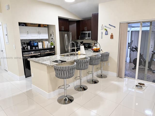 5260 NW 184th Ln, Miami Gardens FL 33055 - Miami Gardens, FL - Photo 6