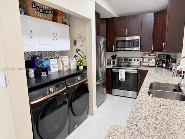 5260 NW 184th Ln, Miami Gardens FL 33055 - Miami Gardens, FL - Photo 5