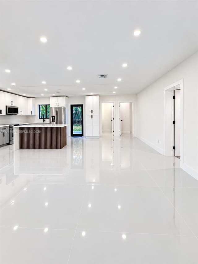 930 NE 163rd St, North Miami Beach FL 33162 - North Miami Beach, FL - Photo 7