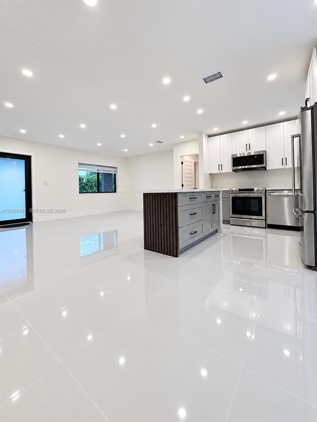 930 NE 163rd St, North Miami Beach FL 33162 - North Miami Beach, FL - Photo 5
