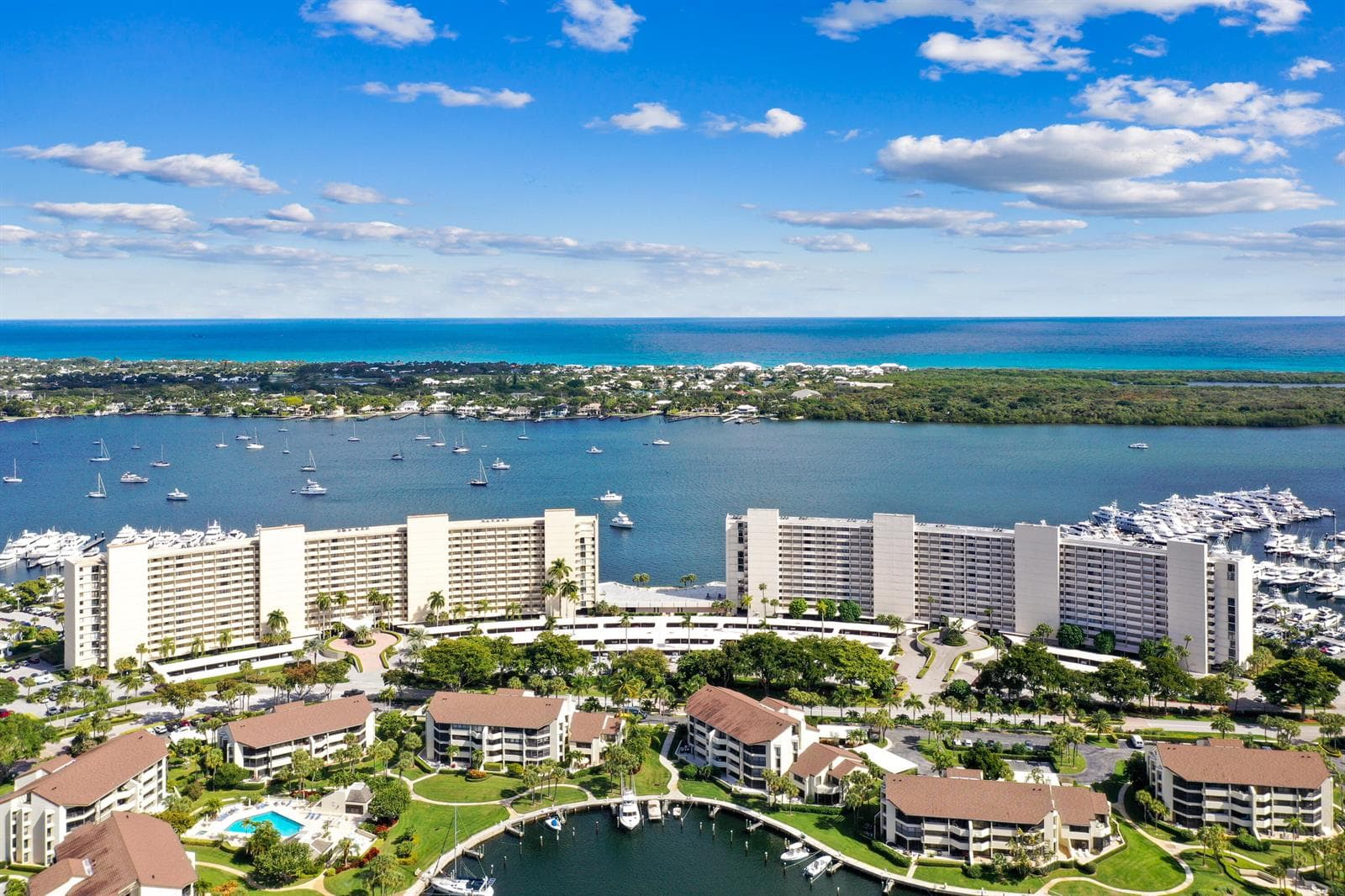 134 LAKESHORE Drive # 814, North Palm Beach FL 33408