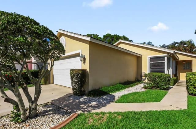 172 HARBOR LAKE Circle, FL 33413 - Photo 2