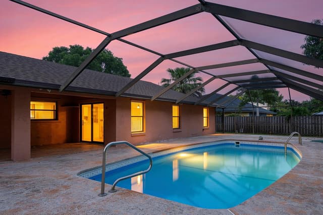 2652 Yarmouth Drive, Wellington FL 33414 - Wellington, FL - Photo 2