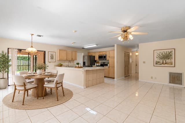 2652 Yarmouth Drive, Wellington FL 33414 - Wellington, FL - Photo 7
