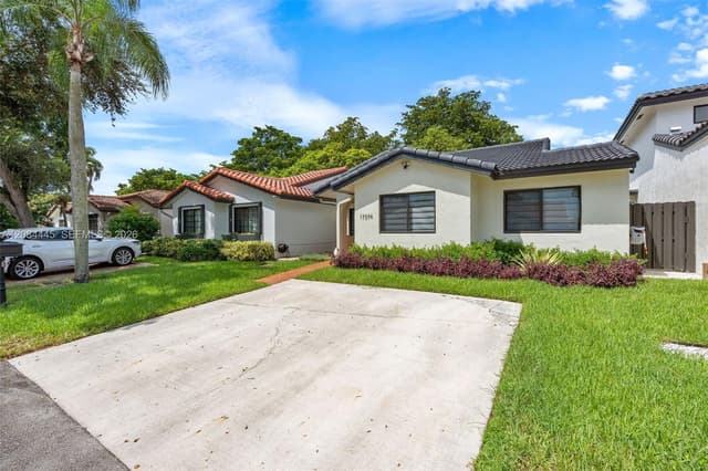 17374 NW 66th Pl, Hialeah FL 33015 - Hialeah, FL - Photo 3