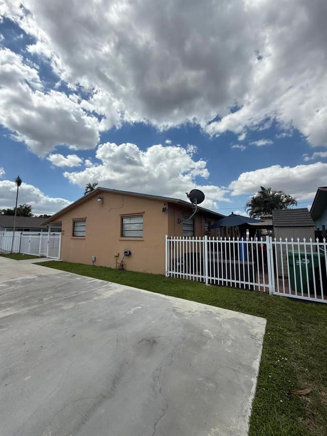 250 SW 76th Court, Miami FL 33144 - Miami, FL - Photo 2