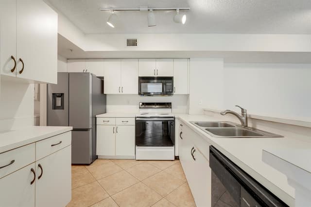 278 VILLAGE Boulevard # 8106, Tequesta FL 33469 - Tequesta, FL - Photo 3