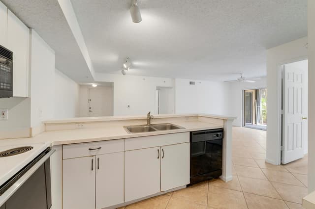 278 VILLAGE Boulevard # 8106, Tequesta FL 33469 - Tequesta, FL - Photo 5
