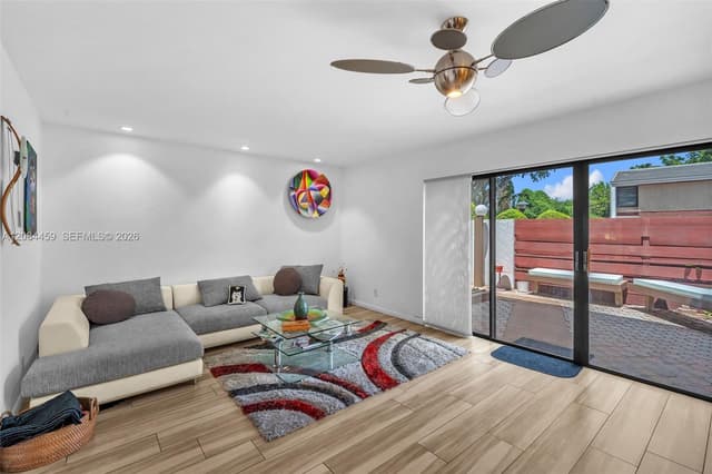 3908 Parkside Ln # 229, Hollywood FL 33021 - Hollywood, FL - Photo 3