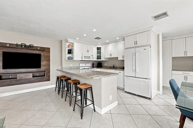 7804 SW 6th Court, North Lauderdale FL 33068 - North Lauderdale, FL - Photo 2