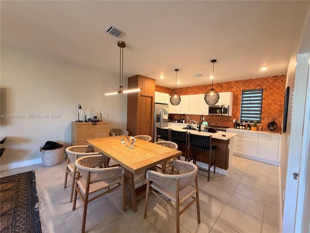 8316 NW 43rd St, Doral FL 33166 - Doral, FL - Photo 7