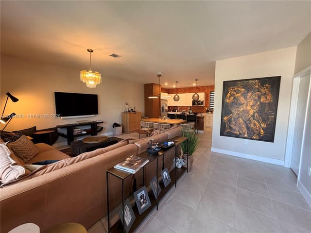 8316 NW 43rd St, Doral FL 33166 - Doral, FL - Photo 4