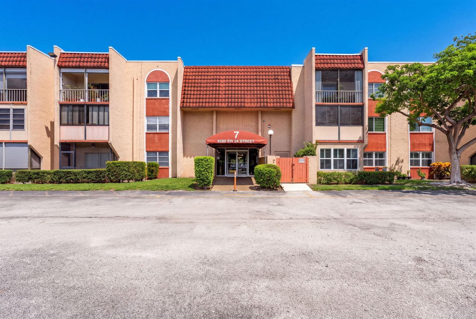 8260 SW 24TH Street # 6115, North Lauderdale FL 33068 - North Lauderdale, FL - Photo 1