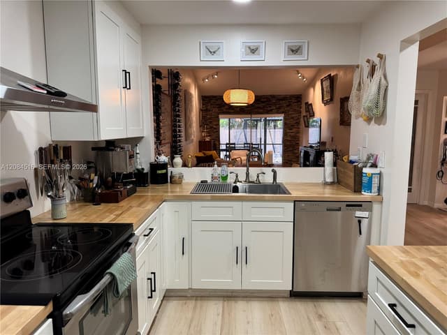 2308 N 37th Ave, Hollywood FL 33021 - Hollywood, FL - Photo 4