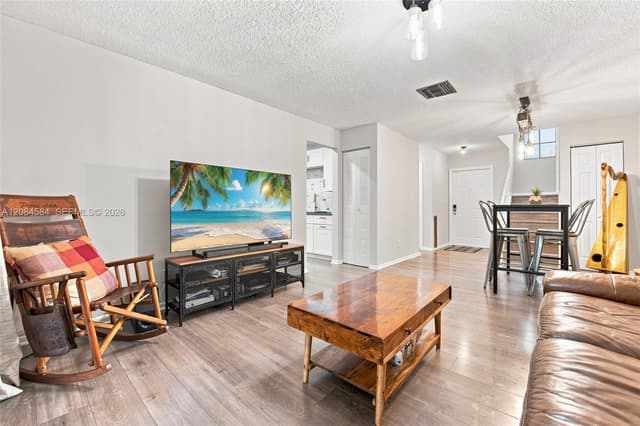 10720 NW 11th St, Pembroke Pines FL 33026 - Pembroke Pines, FL - Photo 3