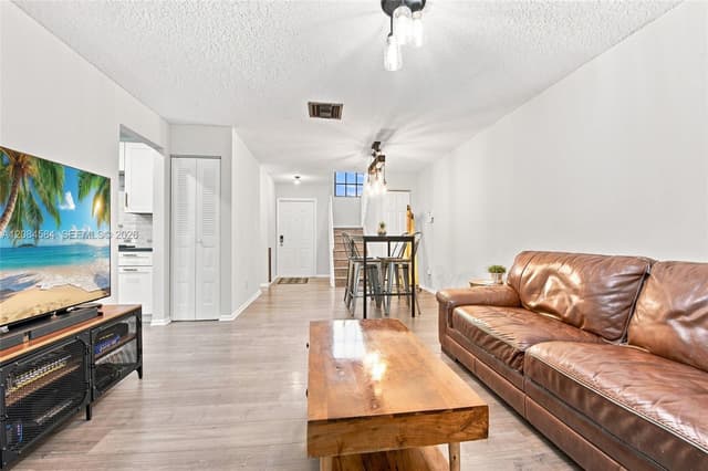 10720 NW 11th St, Pembroke Pines FL 33026 - Pembroke Pines, FL - Photo 4