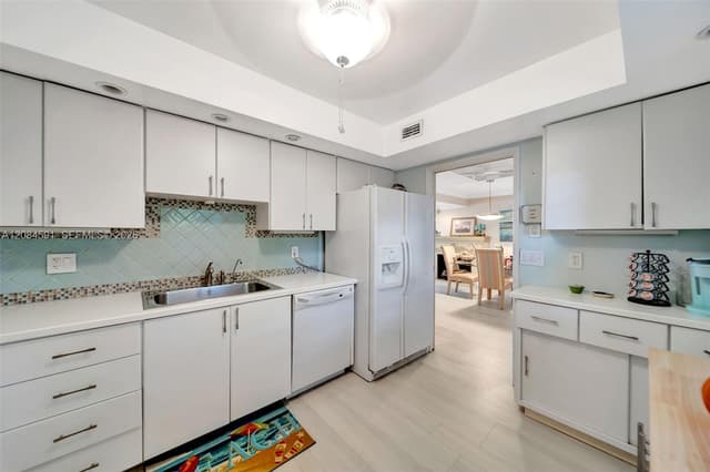 3980 Oaks Clubhouse Dr # 409, Pompano Beach FL 33069 - Pompano Beach, FL - Photo 5