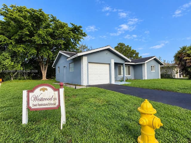 8001 NW Avenida 108, Tamarac FL 33321 - Tamarac, FL - Photo 2