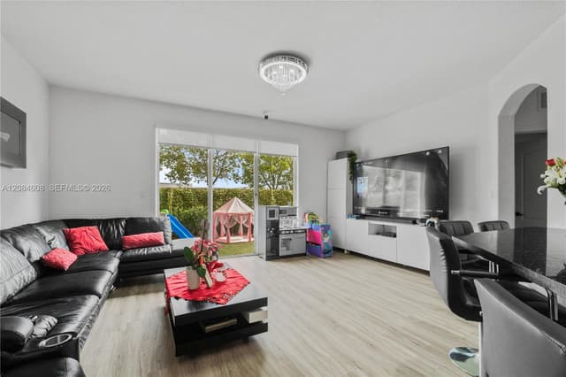 8739 NW 109th Ct, Doral FL 33178 - Doral, FL - Photo 6