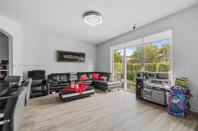 8739 NW 109th Ct, Doral FL 33178 - Doral, FL - Photo 7