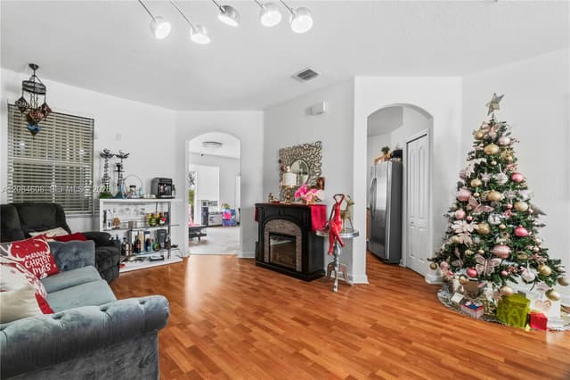 8739 NW 109th Ct, Doral FL 33178 - Doral, FL - Photo 3