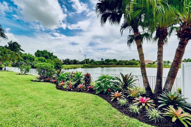 1580 SW 164th Ave, Pembroke Pines FL 33027 - Pembroke Pines, FL - Photo 6