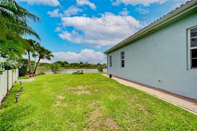 1580 SW 164th Ave, Pembroke Pines FL 33027 - Pembroke Pines, FL - Photo 5