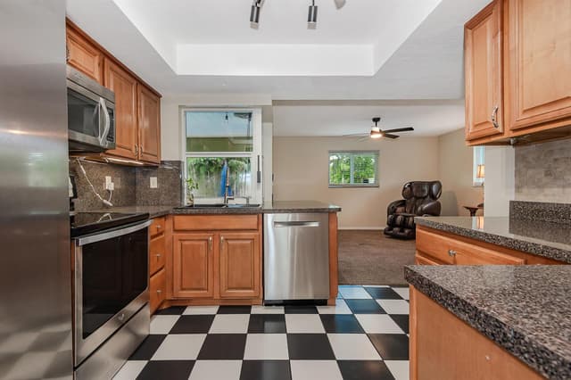 6912 NW 5TH Place, Margate FL 33063 - Margate, FL - Photo 2