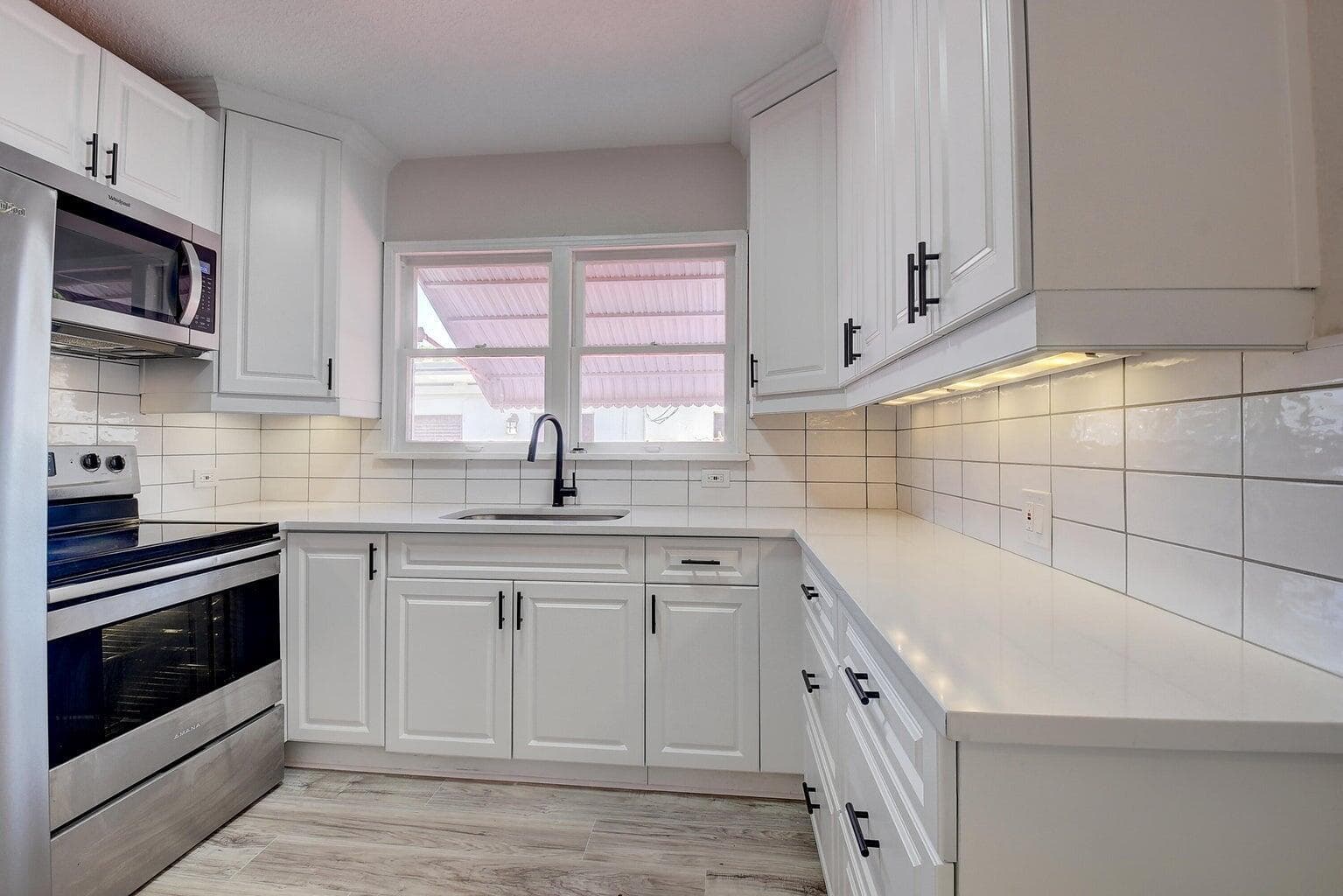 348 SE 4th Avenue SE, Delray Beach FL 33483 - Delray Beach, FL - Photo 1