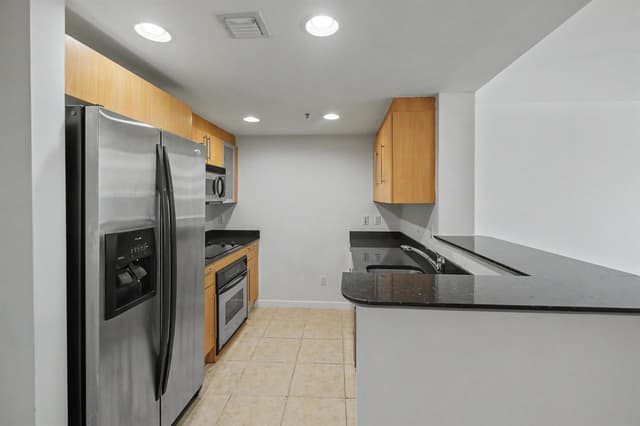 335 S Biscayne Boulevard # 1002, Miami FL 33131 - Miami, FL - Photo 4