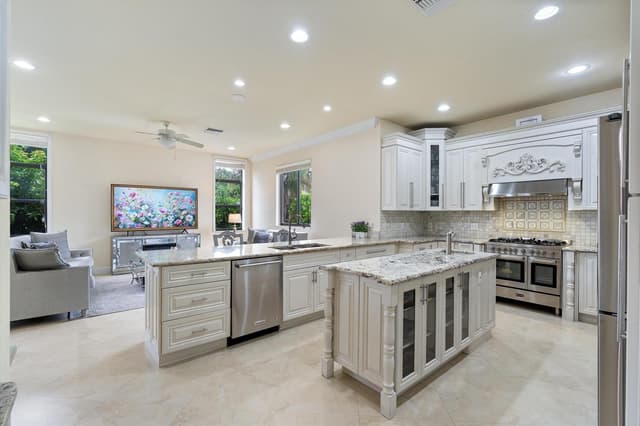 301 SANDALWOOD Lane, Boca Raton FL 33487 - Boca Raton, FL - Photo 4