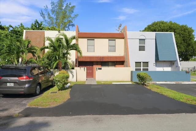 7597 NW 75th Ave, Tamarac FL 33321 - Tamarac, FL - Photo 2
