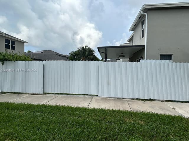 631 NE 4th Ter, Florida City FL 33034 - Florida City, FL - Photo 3