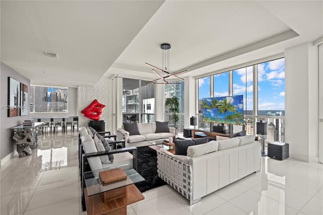 244 Biscayne Blvd, Miami FL 33132 - Miami, FL - Photo 3