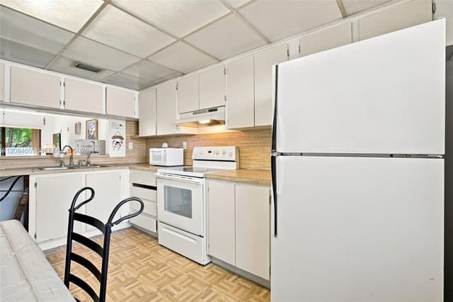 9905 NW 9th St Cir # 21, Miami FL 33172 - Miami, FL - Photo 6
