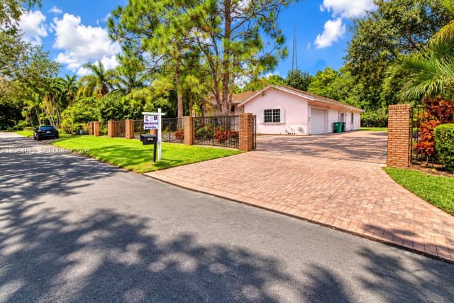 17401 SW 266th Ter, Homestead FL 33031 - Homestead, FL - Photo 2