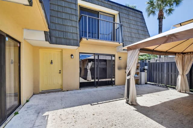 2409 24TH Way, West Palm Beach FL 33407 - West Palm Beach, FL - Photo 2