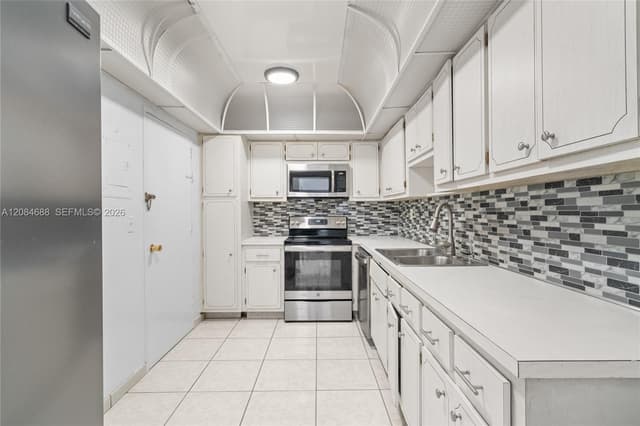 5001 Collins Ave # 5E, Miami Beach FL 33140 - Miami Beach, FL - Photo 4