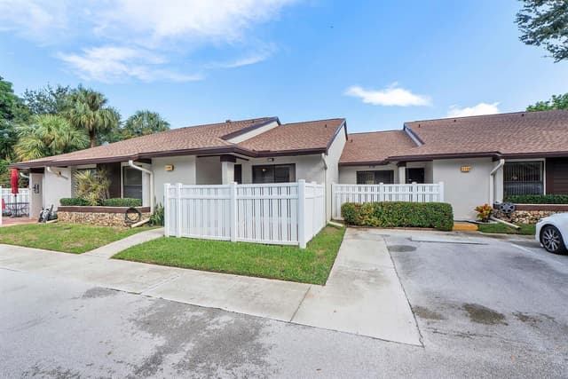 3356 CARAMBOLA Circle S, Coconut Creek FL 33066 - Coconut Creek, FL - Photo 2